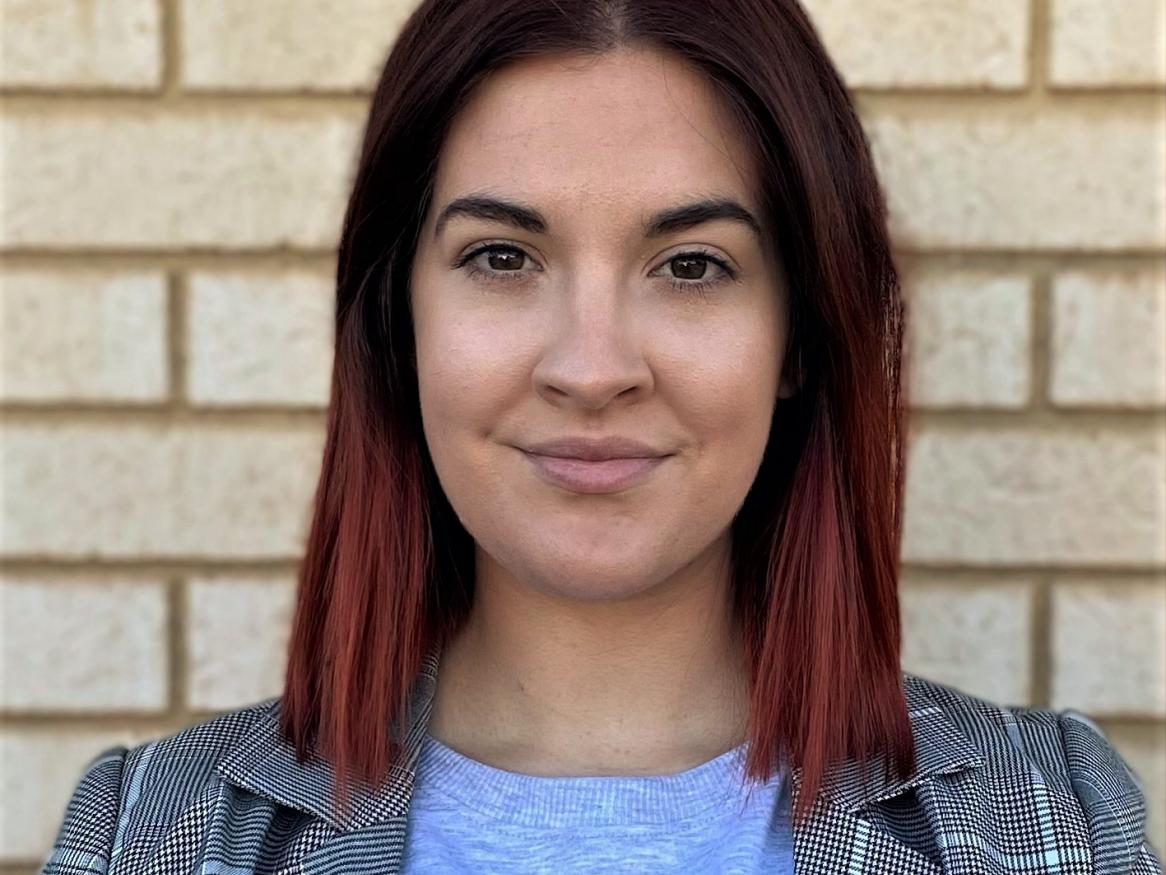 A portrait of Stephanie Hewitt